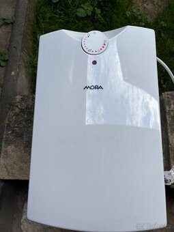 Ohřívač vody + dřezová baterie