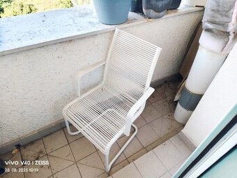 3 kovové židle s područkamiodolné proti povětrnostním vlivům