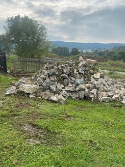 Daruji betonovou drť na zásyp