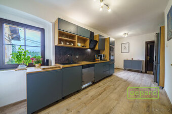 Celá přístavba domu. Byt 3+1 (celkem 72,5m²) + víceúčelová m