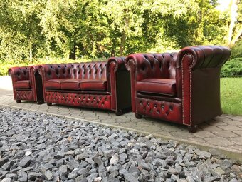 Chesterfield Anglický Originál 3 identické soupravy