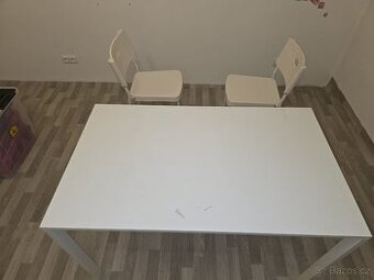 Jídelní stul a 2 židle