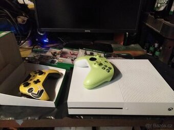 2 konzole X box one a xbox one S.