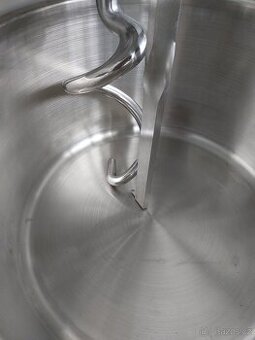 Hnětač těsta 30 L Spirálový hnětač těsta profi