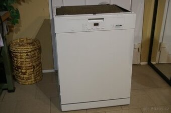 Miele bílá vestavná myčka G4203 SC, tři koše