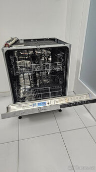 Vestavna myčka Electrolux