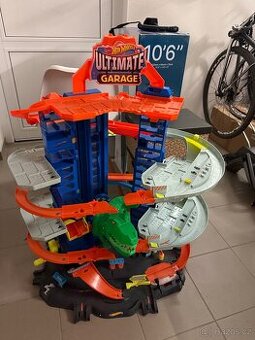 Hot Wheels Ultimate Garage City Robo