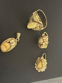 Zlatá sada prsten,naušnice a přívěsek