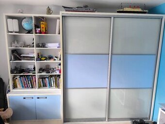 Prodej skříně s knihovnou