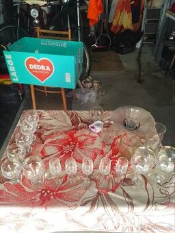 Nabízím od babičky skleničky hrníčky tácky dle foto