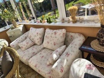 Sedačka dva kusy sezení po třech. Zachovalá