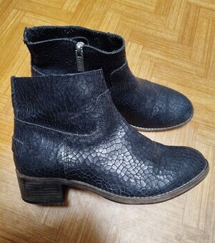 Černé, kožené kotníkové boty, velikost 37