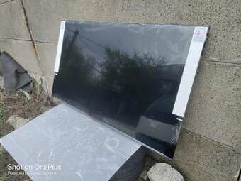 OBŘÍ TV TCL 75P89K LCD DISPLEJ NA PÁR MÍSTECH NAPRASKLÝ