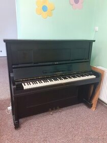 Piano na dekoraci