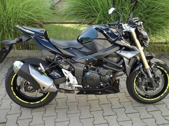SUZUKI GSR750