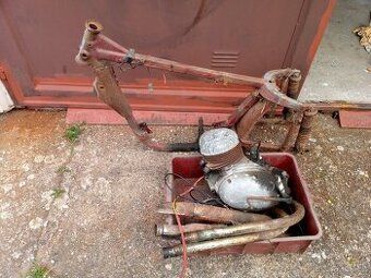 ČZ 150 motor, rám, výfuky