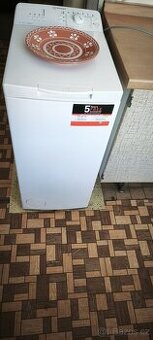 Pračka Indesit na 5 kg prádla, horní plnění, A++