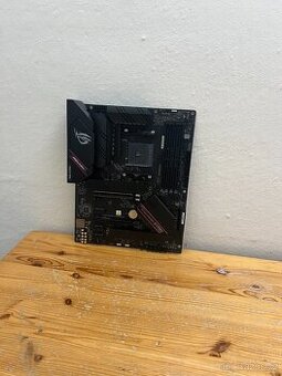 ASUS ROG STRIX B550-F GAMING Socket AM4,Funkční,Záru