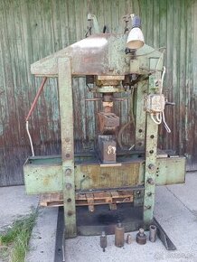 Hydraulický lis CDM 80