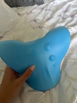 Ergonomicka penova pomucka na bolest krku a patere