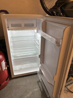 Malá lednice CANDY 90 l