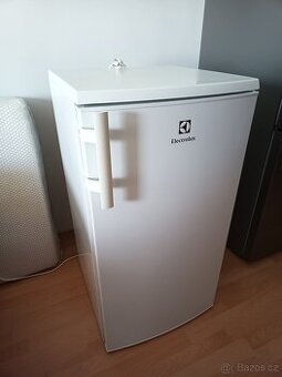 Prodám lednici Electrolux ERF1904FOW velmi zachovalý stav - 1
