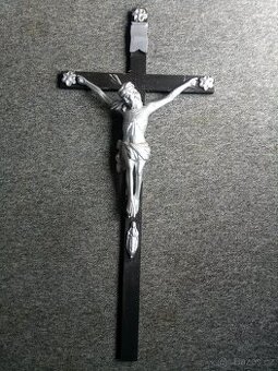 Kříž a hrdlička