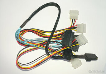 miniSAS to 4x SAS/SATA s MOLEX power kabel