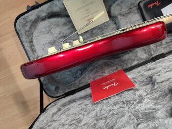 Americký profesionál Fender Stratocaster v autě