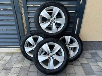 Škoda zimní sada 205/55/16 Nexen 8mm Jako nová