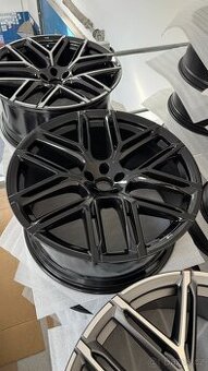 Kola Audi RS Q8 23" / černá NOVÉ - možnost s pneu