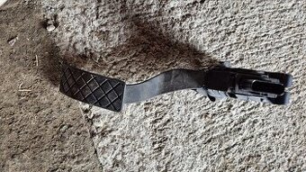 Plynový pedál škoda octavia 3