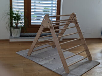 Picklerové trojúhelník (triangl) 102 × 76 × 89 cm