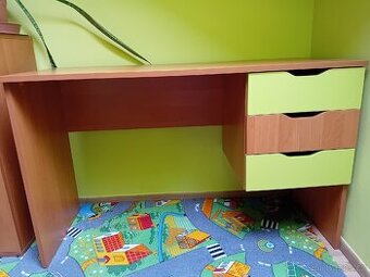 Dětský pracovní stůl