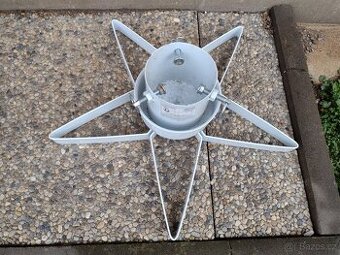 Stojánek na stromeček kovový