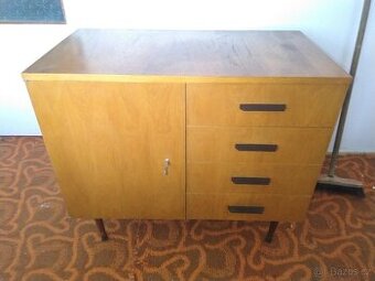 Retro komoda se šuplíkama