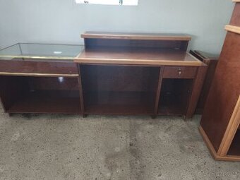 Luxusní masivní nábytek z prodejny obleceni