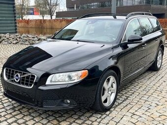Volvo V70 2.4 D5 5VÁLEC 158KW AUT SENZORY TAŽNÉ SERVISKA