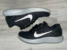 Dámské běžecké boty Nike Running, vel.36