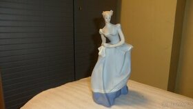 Porcelánová soška ženy - 1