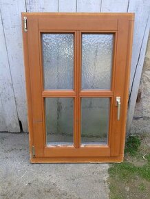 Dřevěné okno 69 x 104 cm - neprůhledné