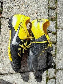 Nike kopacky na tvrdy povrch (turfy)