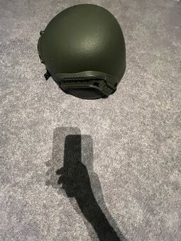 Airsoftová helma