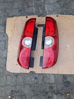 Fiat Doblo zadní světla a levé přední světlo