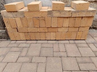 Šamotová cihla 250x124x64 mm ( konus) nepoužitá 50 ks - 1