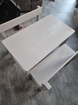 Stolek + 2 lavice