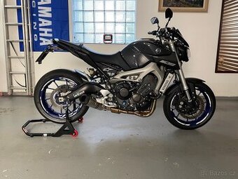 Yamaha mt09 - 1