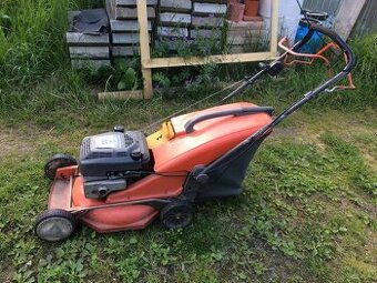 Benzínová sekačka s pojezdem Husqvarna