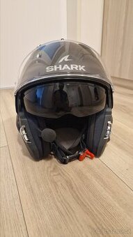Helma Shark EVO GT s interkomem.