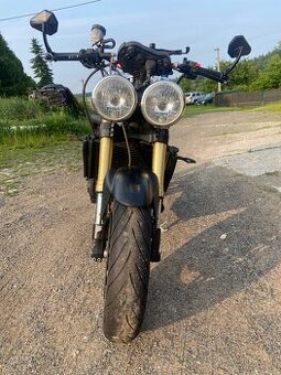 Triumph speed triple 1050